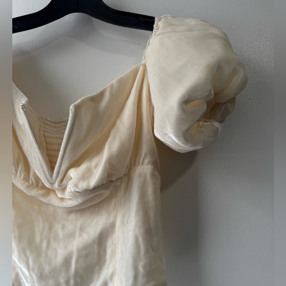 Reformation Amina Velvet Elegant Off-Shoulder White Top - Picture 7 of 12